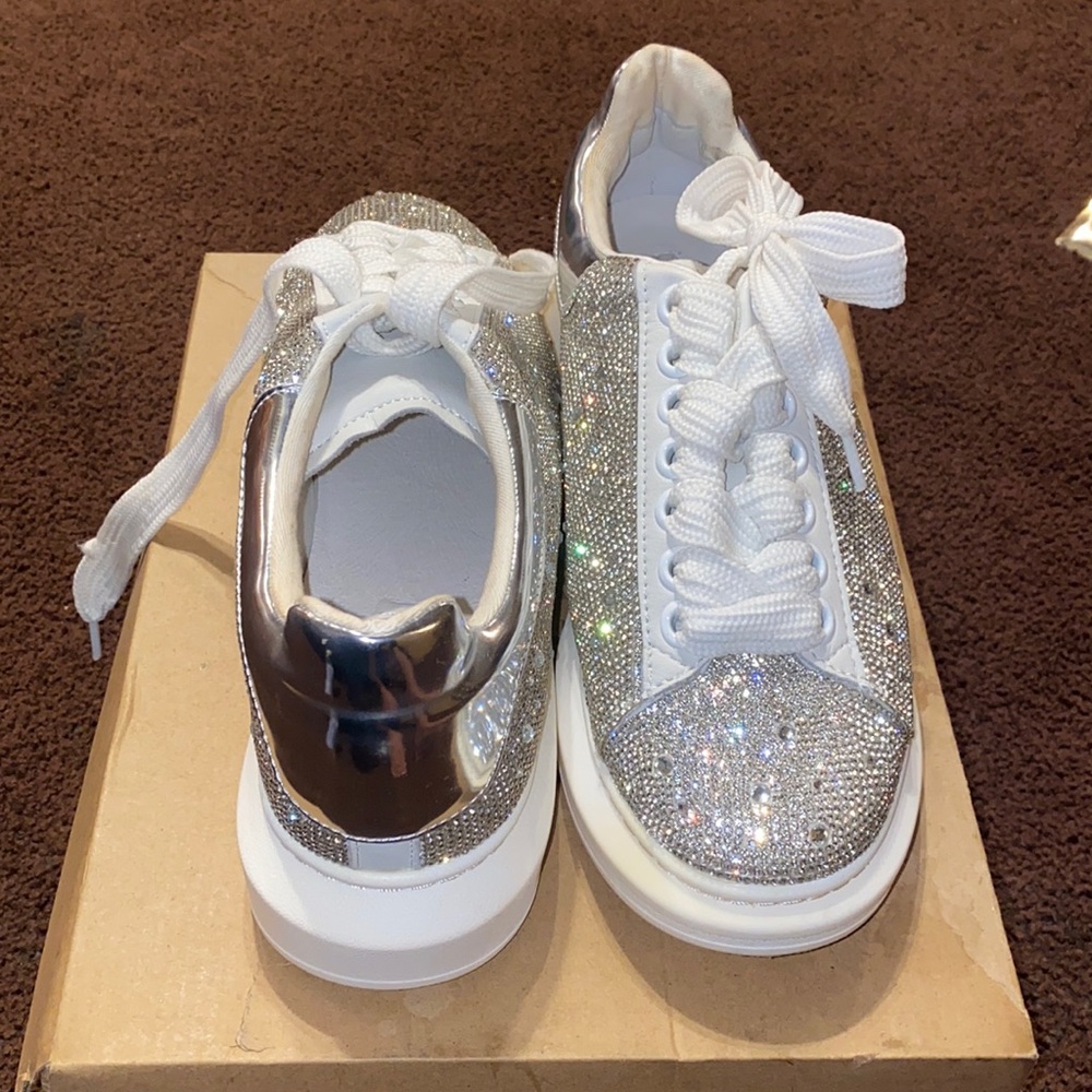 Steve Madden Shoes - Picture 2 of 3